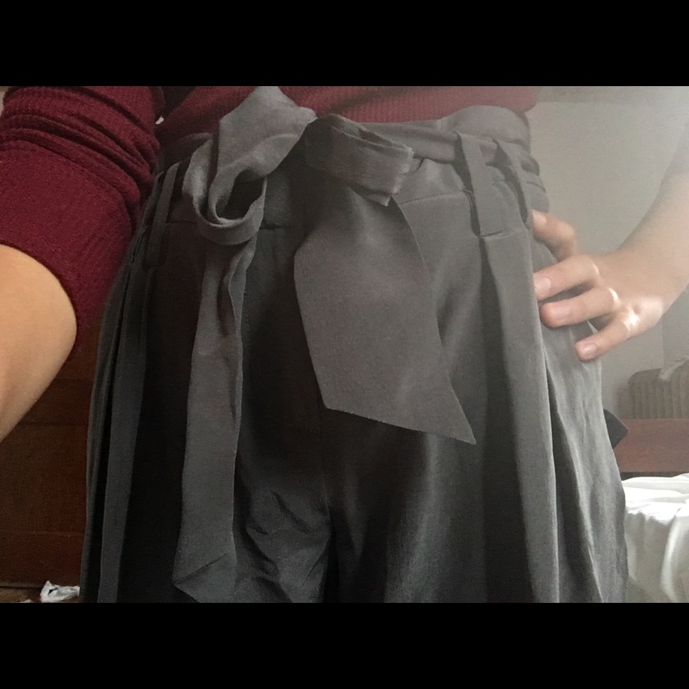 NWOT FLOWY CROPPED PANTS
